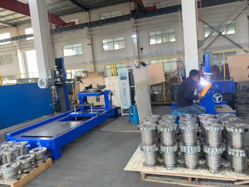 automatic Tig welding machine with a chuck