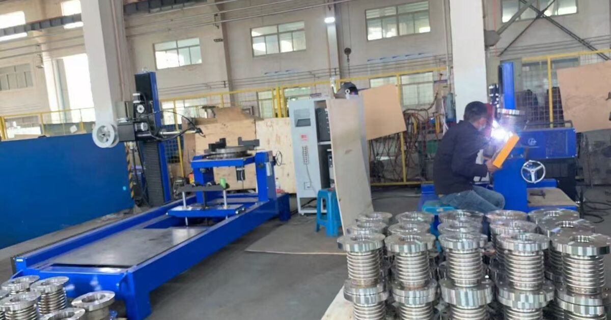 automatic Tig welding machine with a chuck