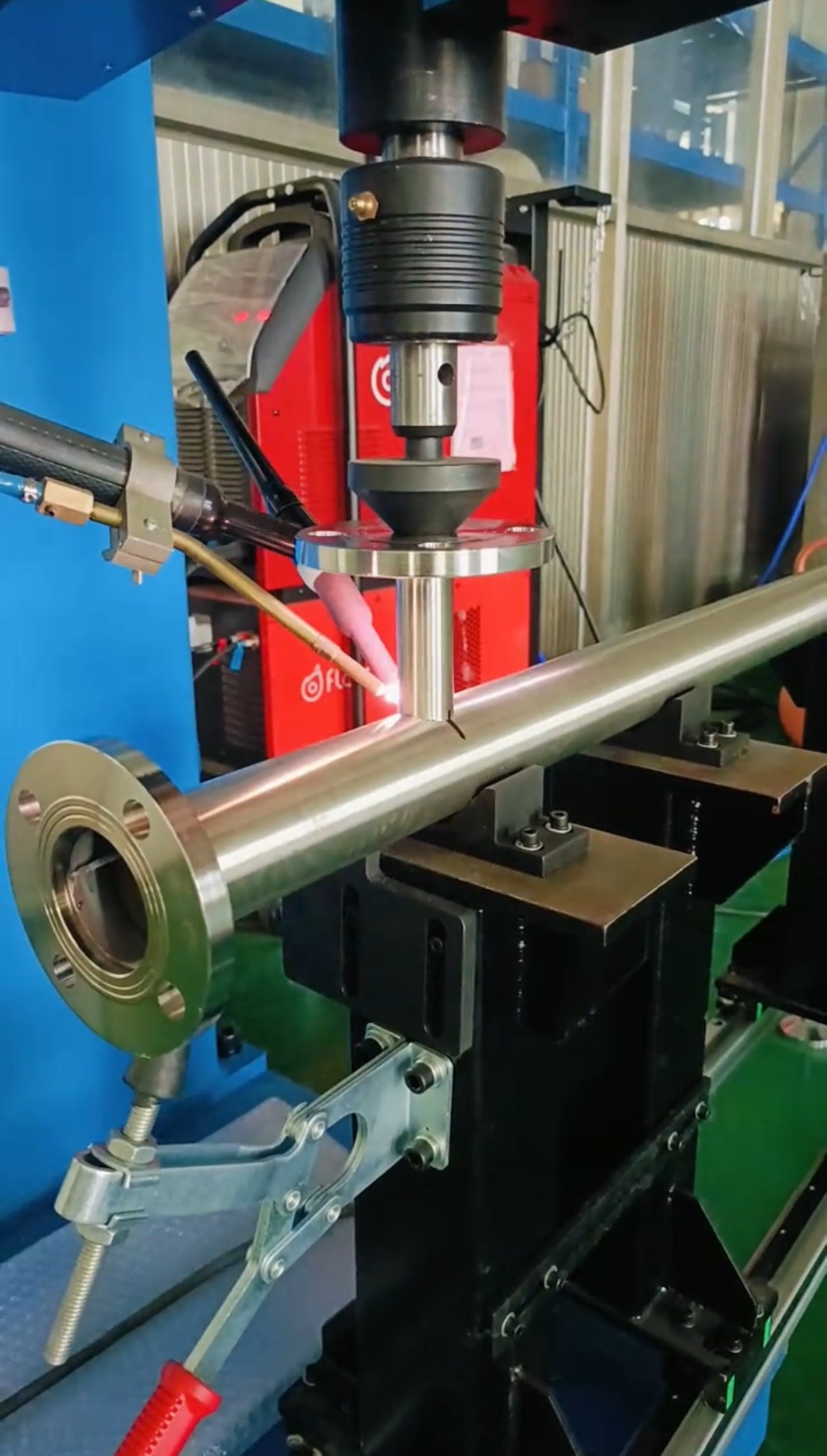 Automatic nozzle welding sample