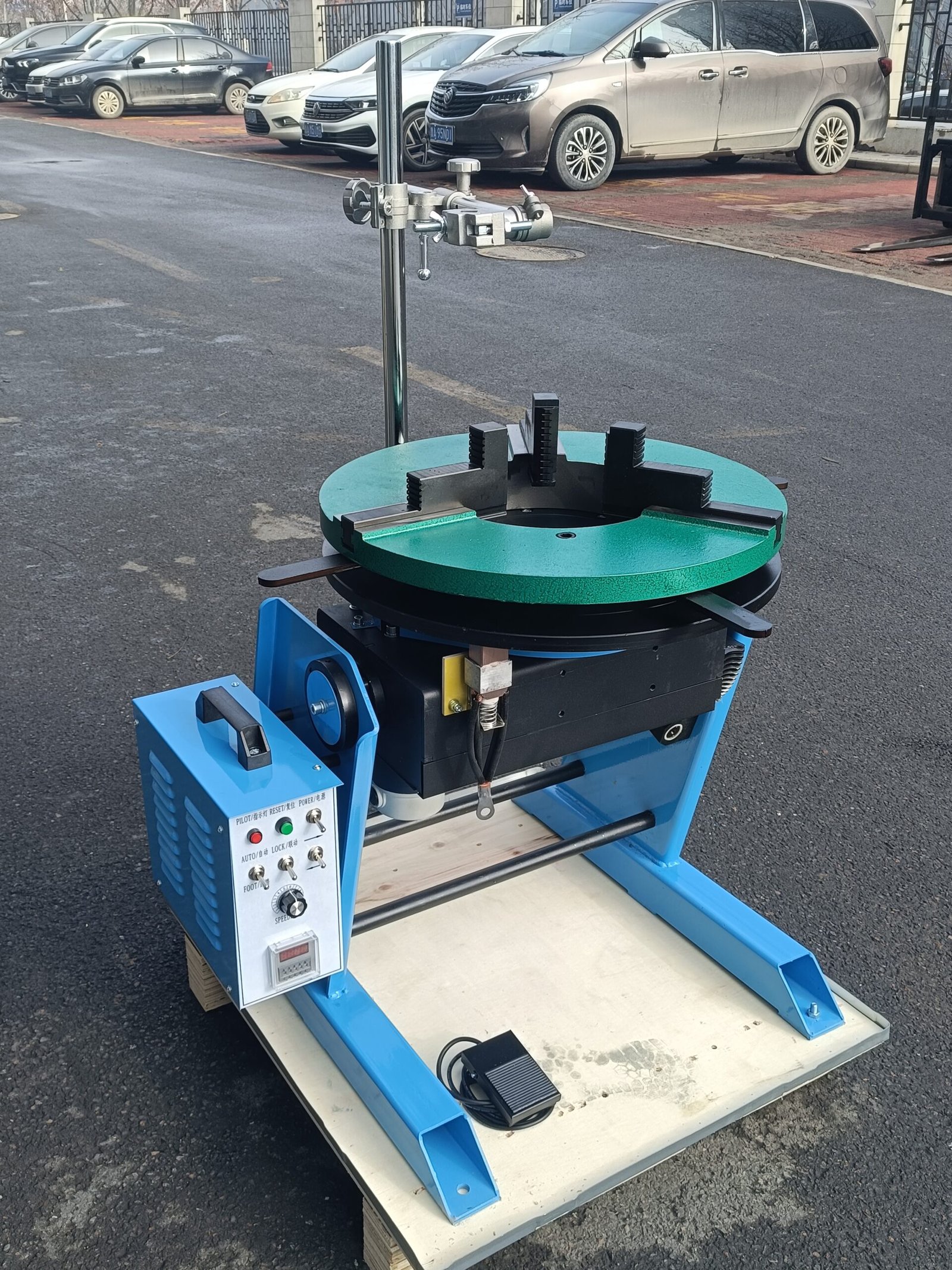 Welding positioner with fixture