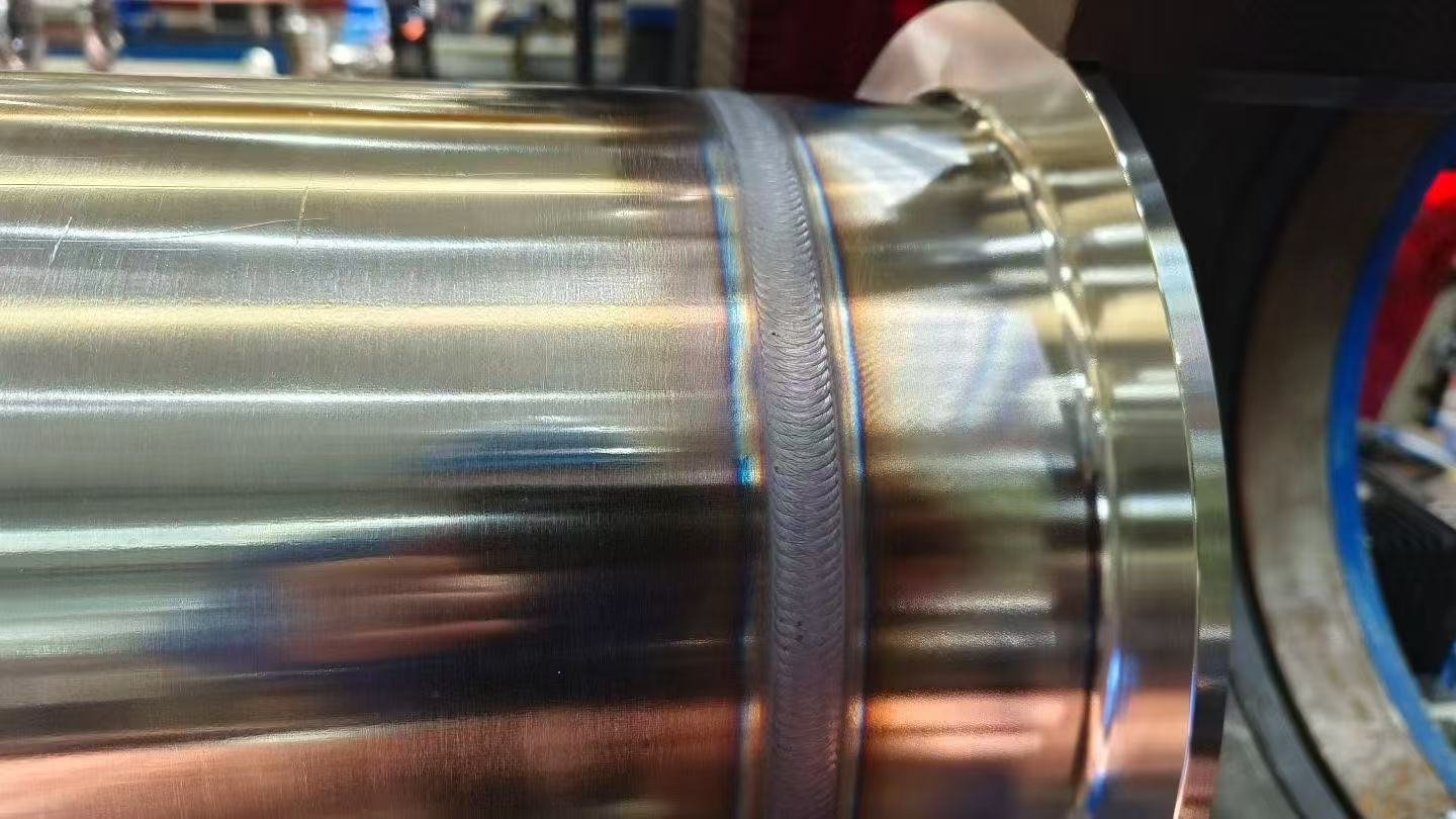Automatic TIG circumferential weld on a stainless steel liquid cooling pipe connection