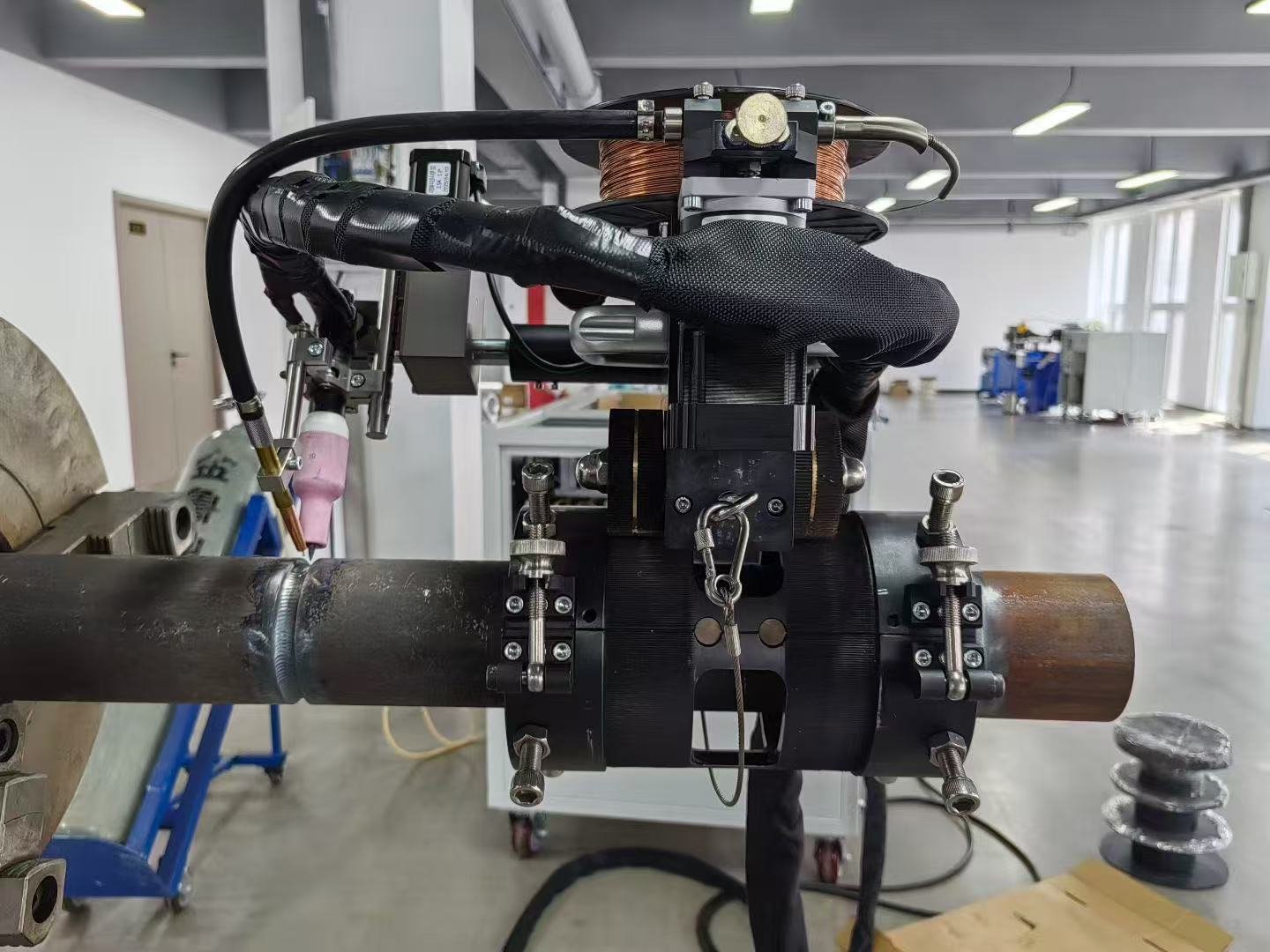 Automatic TIG pipe welding machine with clamping fixture for pressure pipe fabrication applications