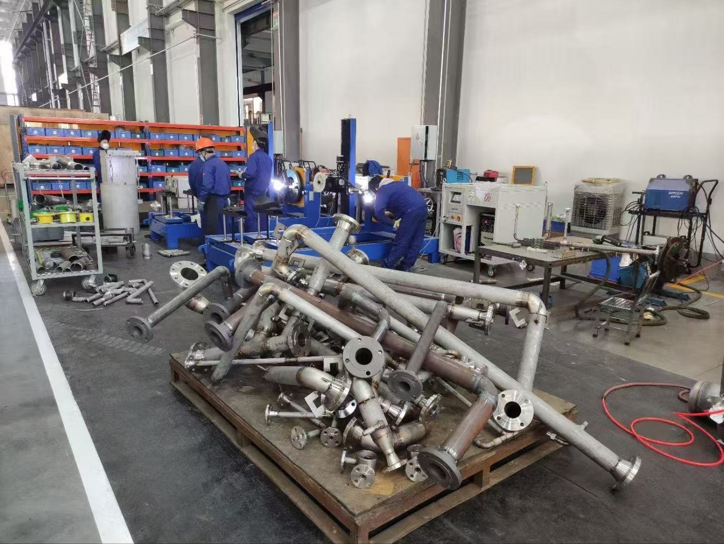 Batch production of stainless steel liquid cooling piping components using automatic welding systems