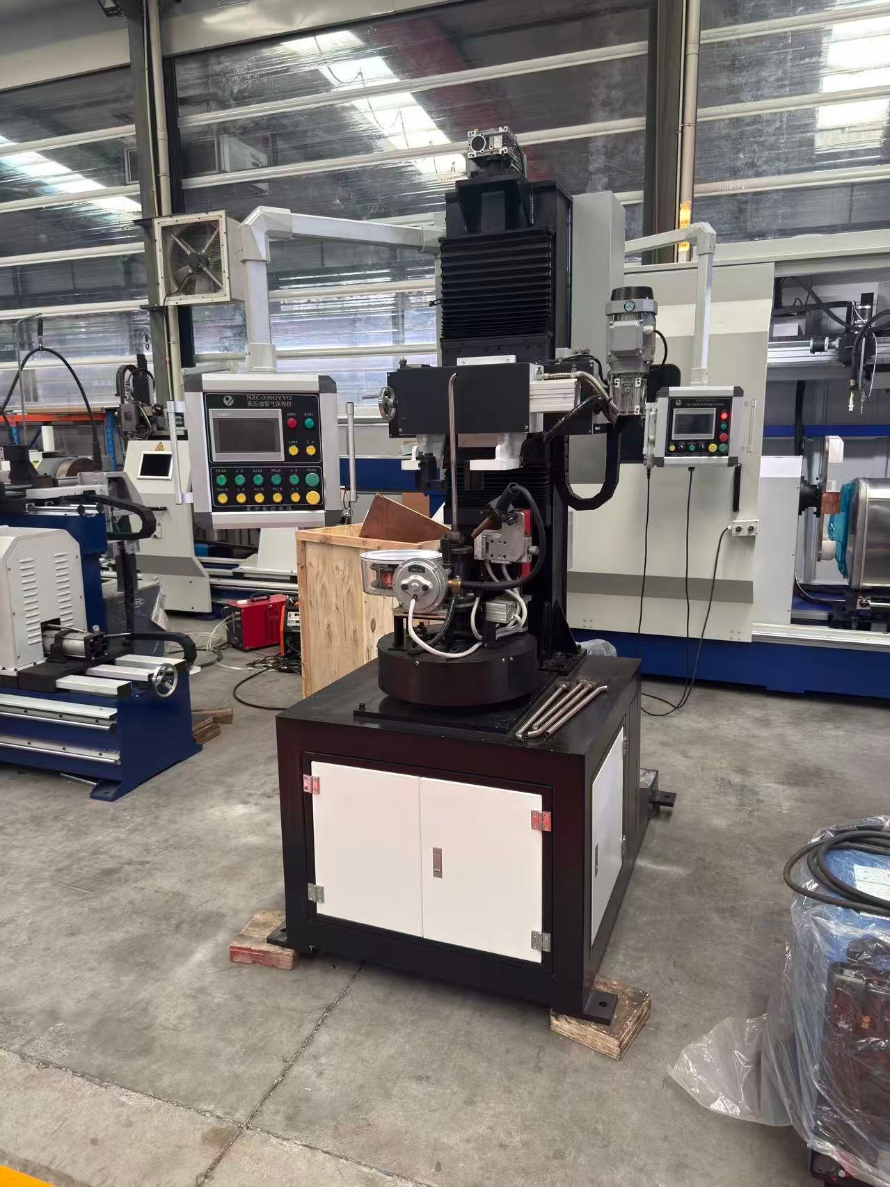 Hydraulic tubes with threaded end fittings for automatic TIG welding