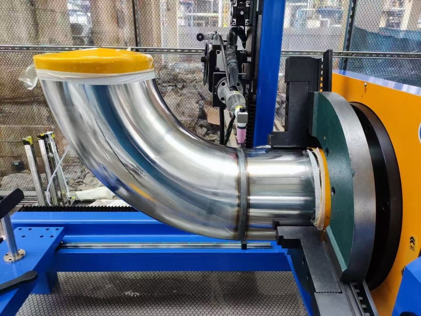 External rigid pipes → Automatic TIG / Orbital TIG / Multi-pass welding Liquid cooling manifolds → Dedicated fixtures + Automatic circumferential or branch welding CDU small-diameter piping → Small-diameter automatic TIG / Laser welding Depending on the application, the welding system can also integrate automatic wire feeding, torch oscillation, AVC arc length control, multi-layer and multi-pass programs, internal argon purging, dedicated positioning fixtures, and welding parameter storage. As data center liquid cooling piping moves from small-batch manufacturing toward large-scale production, welding automation becomes increasingly valuable. From external rigid pipes and liquid cooling manifolds to CDU piping, the goal is the same: to make every welded connection more consistent, repeatable, and suitable for scalable manufacturing. 