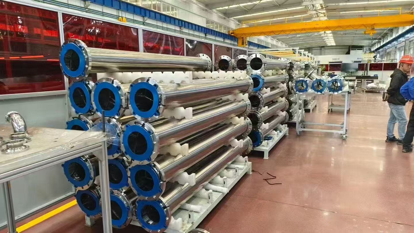 Batch-produced stainless steel rigid pipes with welded flanges for liquid cooling piping systems