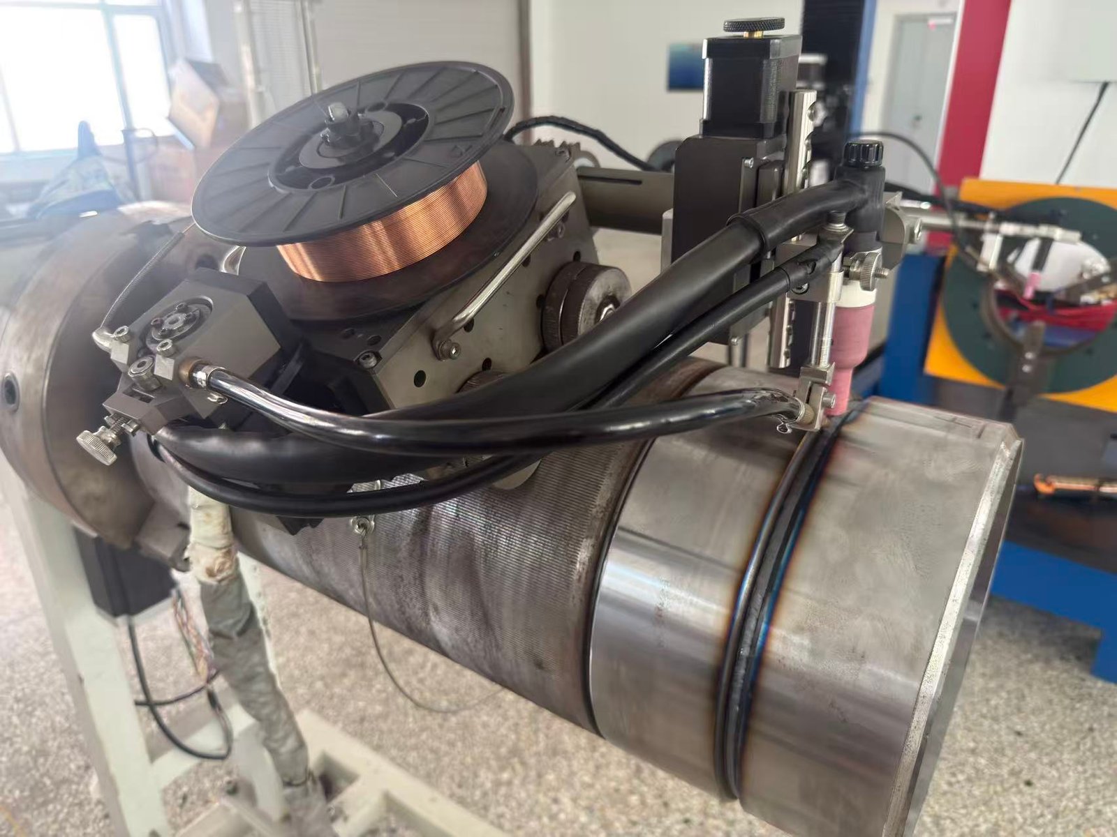 Orbital Welding with wire feeding for large-diameter pressure pipe welding