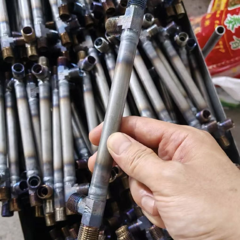Bent hydraulic tubes with welded flanges