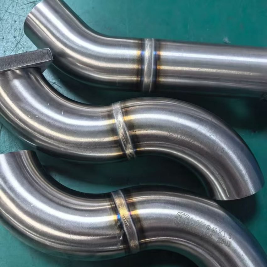 Closed orbital welded bent stainless steel tube assembly