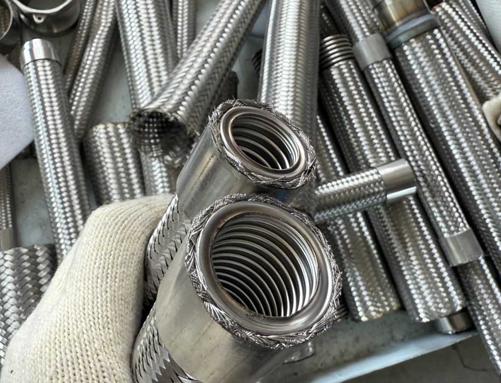 Flattened hose end prepared for one-shot welding