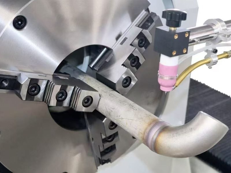 Rotating-workpiece TIG welding setup for a bent tube end joint