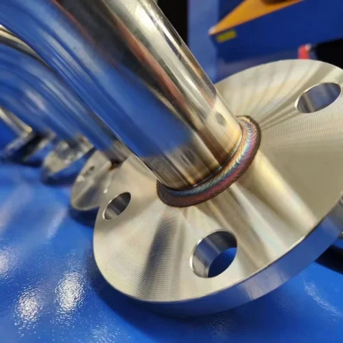 Stainless steel pipe-to-flange fillet weld