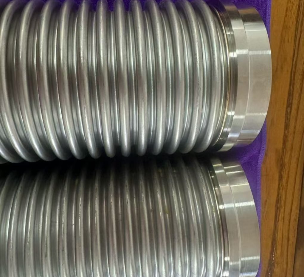 Unbraided corrugated stainless steel hose component for automatic welding production